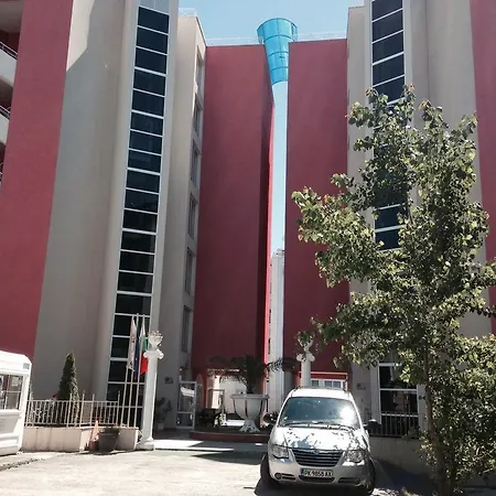 Rose Garden ساني بيتش