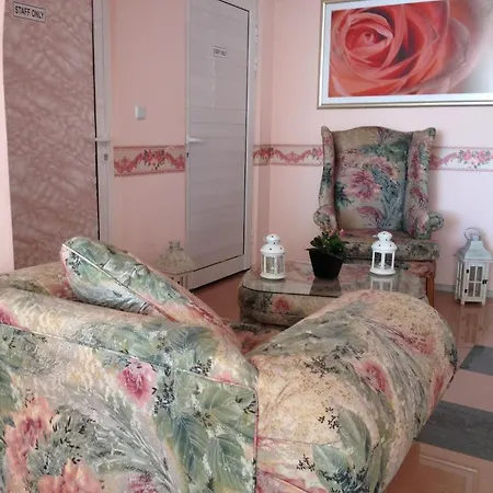 Хотел Rose Garden 4*