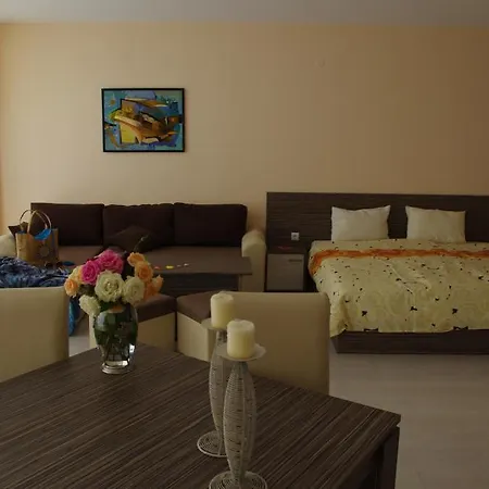 Хотел Rose Garden 4*