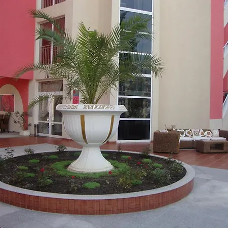 Хотел Rose Garden