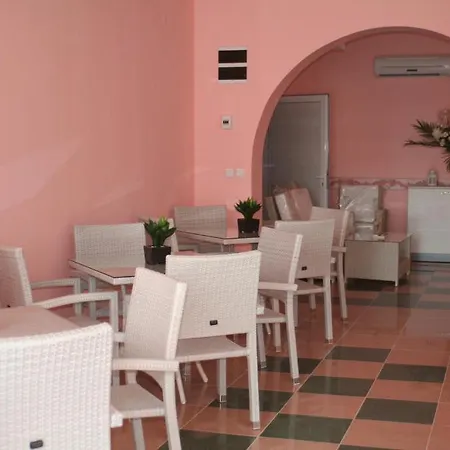 Rose Garden فندق 4*