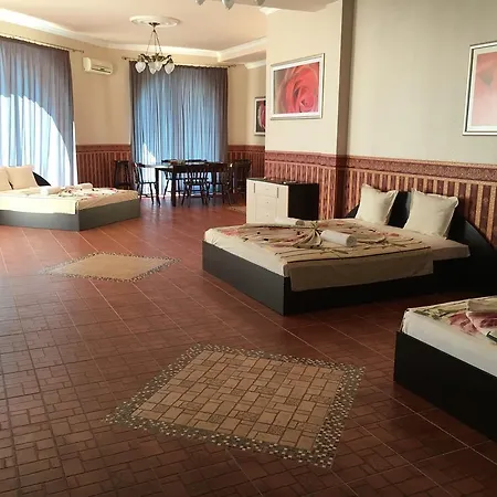 Хотел Rose Garden 4*