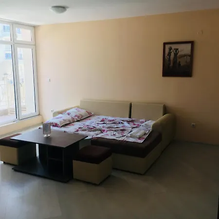 Хотел Rose Garden