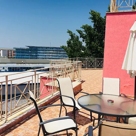 Хотел Rose Garden 4*