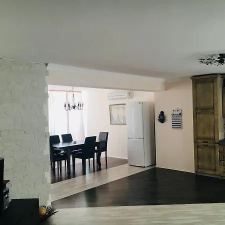 Хотел Rose Garden 4*