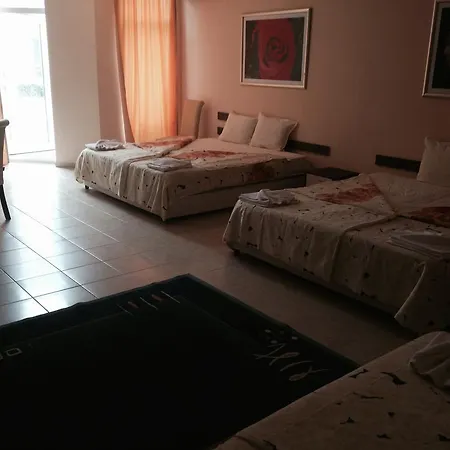 فندق Rose Garden 4*